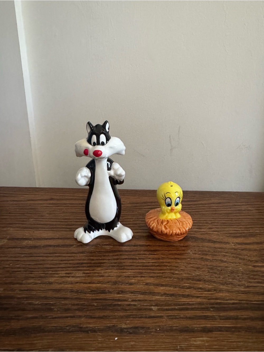 Warner Bros. Sylvester & Tweety Cat salt and pepper shaker Set